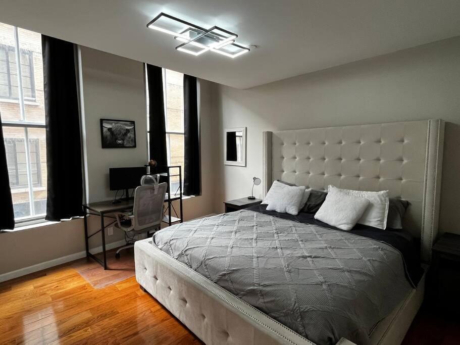 Downtown Albany 2 Bedroom + Workstation @ The Mark Exterior photo